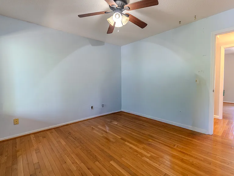 256 Greenbay Rd — Photo 5