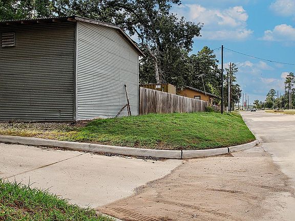 3rd image of 25126 Gosling Rd