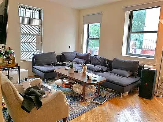 Rented by Metropolitan Property Group | media 26