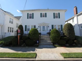16 S Melbourne Ave, Ventnor City, NJ 08406