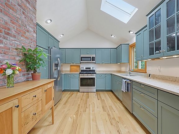 4th image of 14 Pheasant Ridge Rd