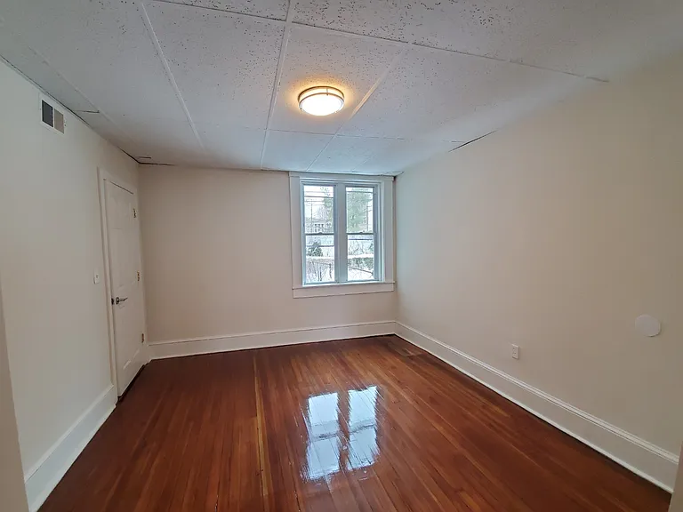 317 William St #1B — Photo 9