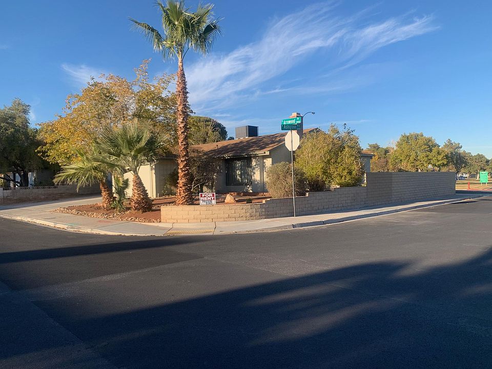 Front view of property from corner