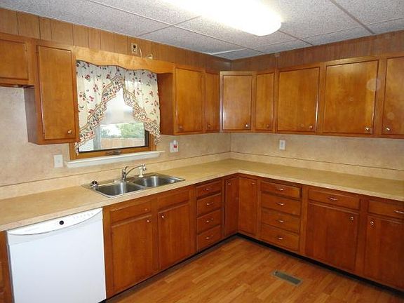 5th image of 1014 Watervliet Ave