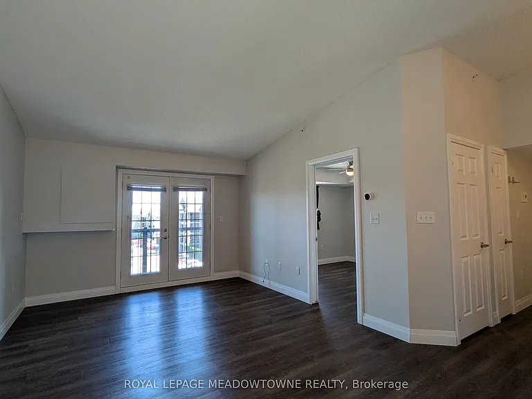 1350 Main St E #404 — Photo 17