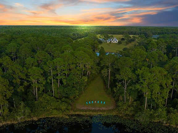 4th image of 300 Wildberry Farm Ln