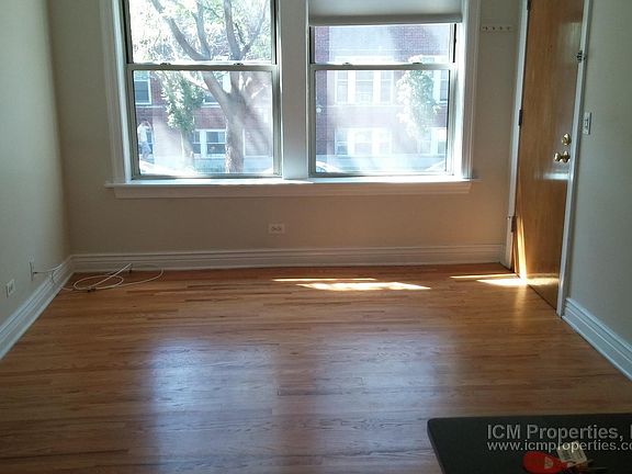 3rd image of 1214 W Waveland Ave #2A