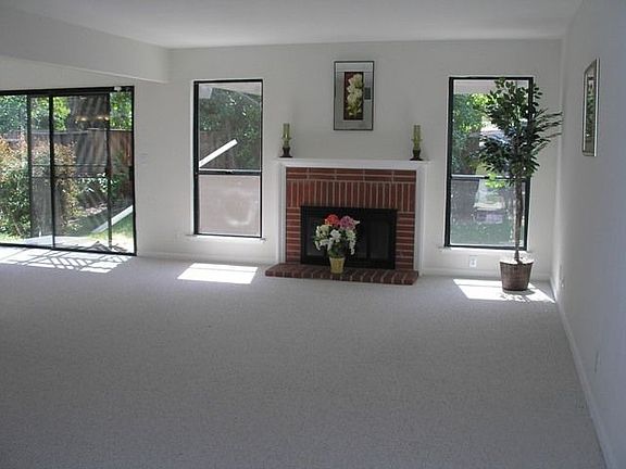 3rd image of 3169 Teddington Dr