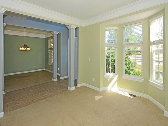4th image of 38707 Berkshire Ave