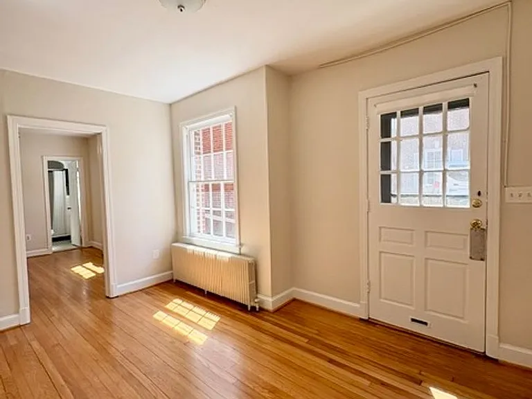 - 4534 Avondale Street — Photo 6