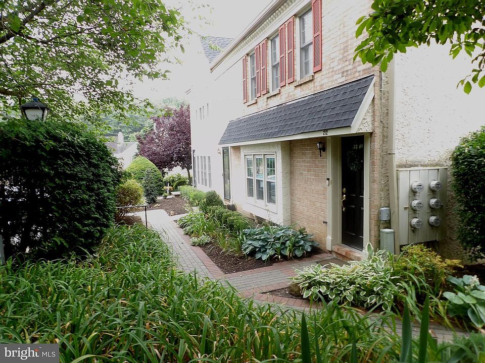 1st image of 211 Everest Cir