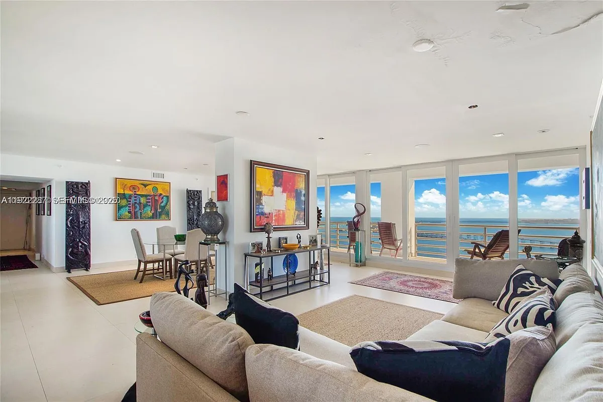 Building Photo - 1541 Brickell Ave #A-3902