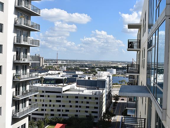 3rd image of 1120 E Kennedy Blvd #1423