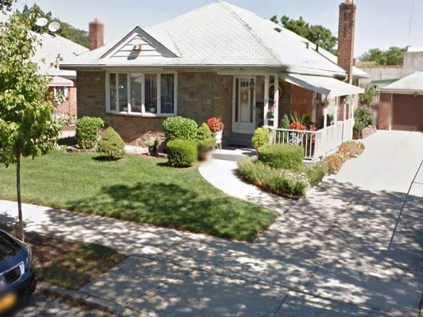 6753 173rd St, Fresh Meadows, NY 11365