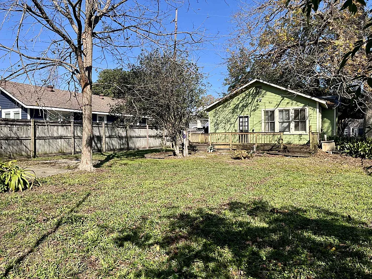 2090 Broussard St — Photo 10