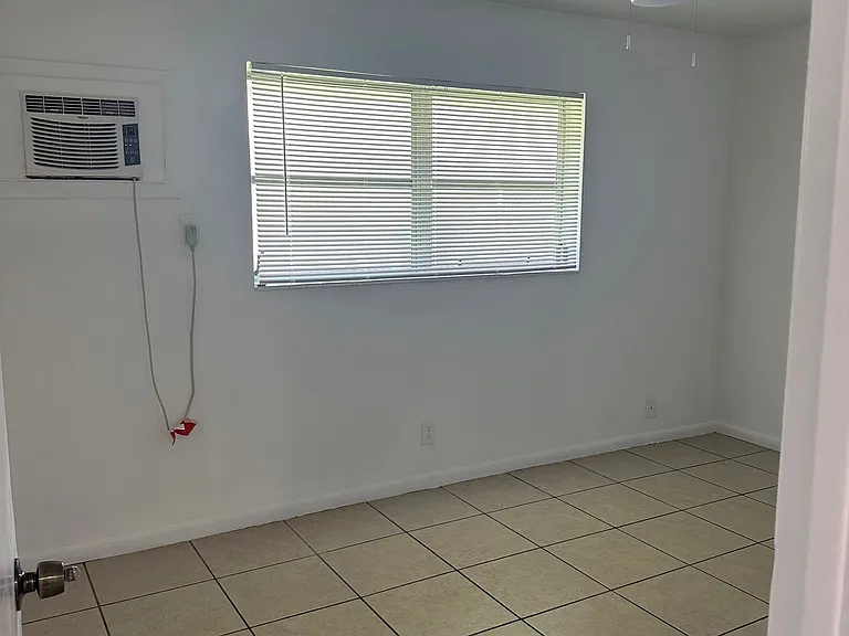 2407 McKinley St #2 — Photo 3