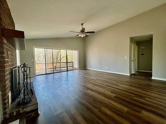 4th image of 12 Newport Cir