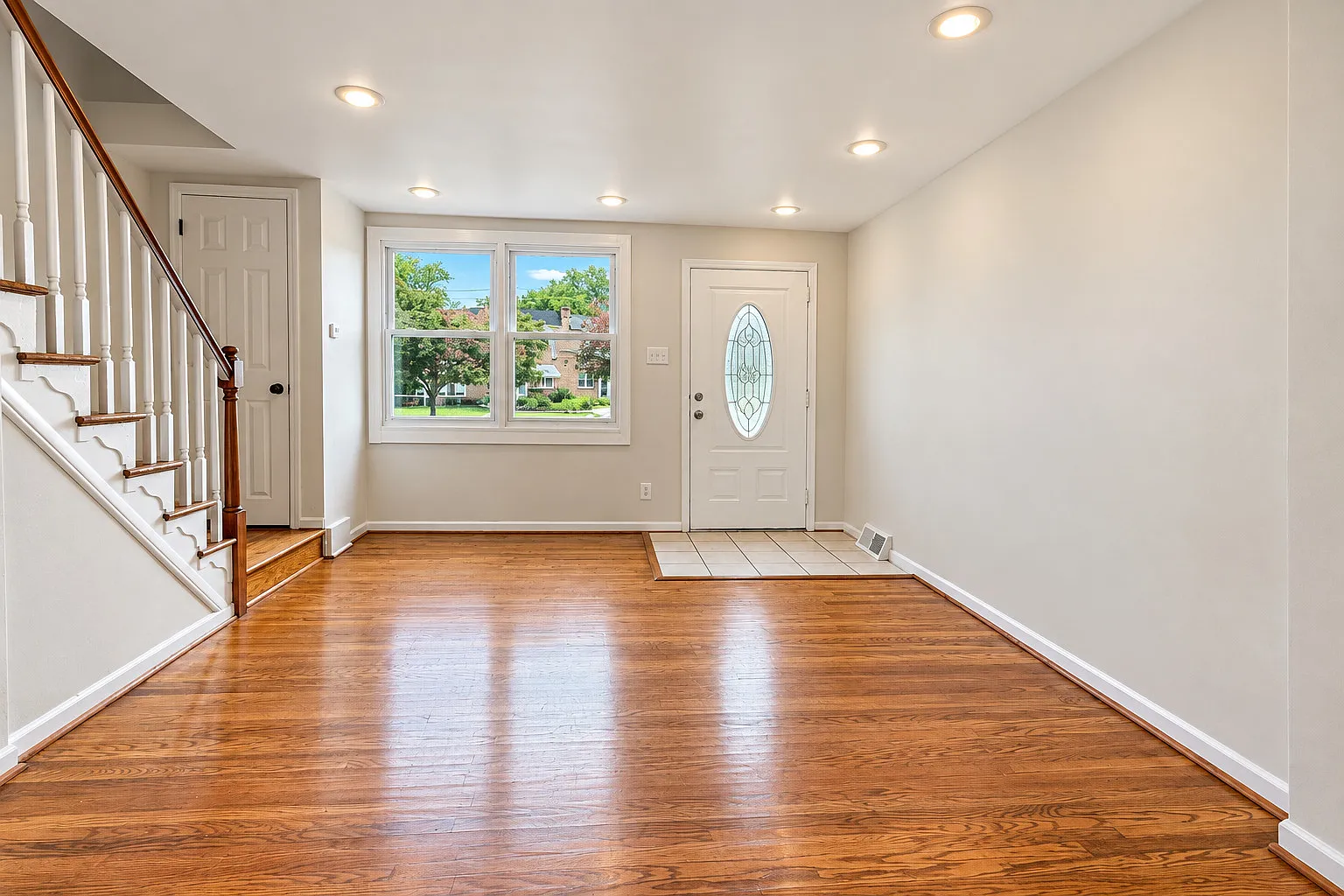 Four Bedrooms, Finished Basement & Off-Street Parking in Folcroft — Photo 4