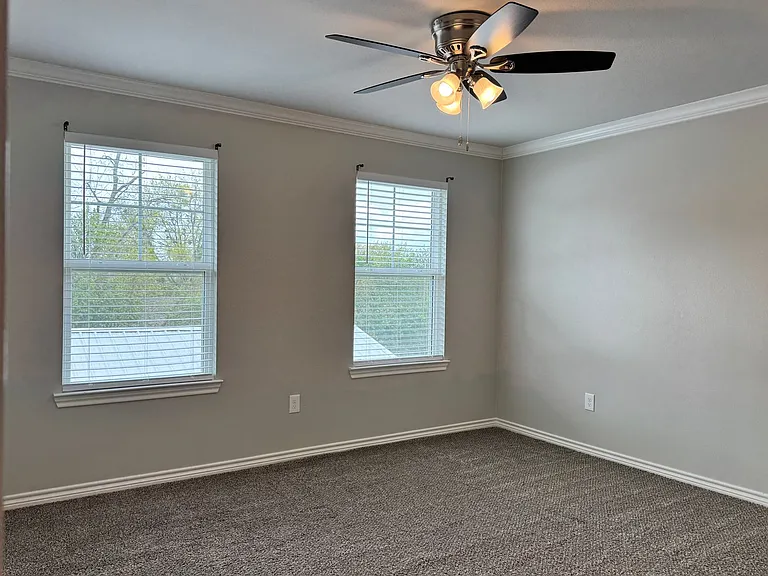 1655 S Kennedy Ave — Photo 15