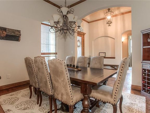 5th image of 813 Falls Creek Ct