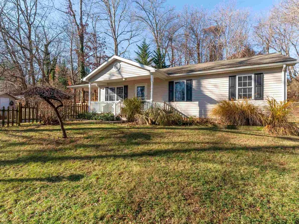 444 Peach St, Staunton, VA 24401