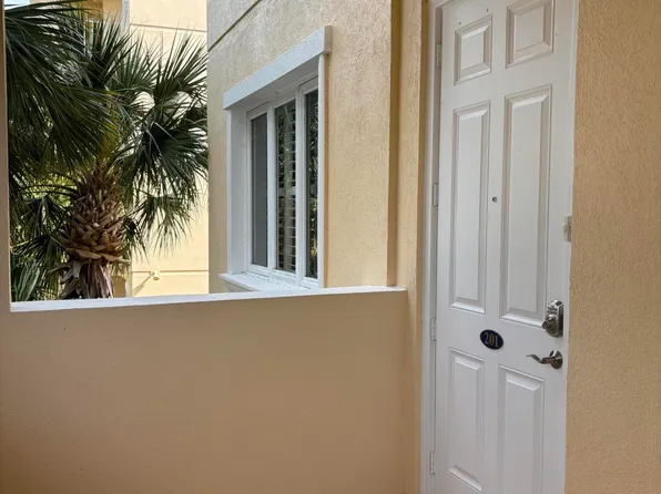 29 Harbour Isle Drive W #201, Fort Pierce, FL 34949