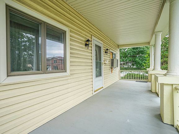 4th image of 92 Wickes Ave