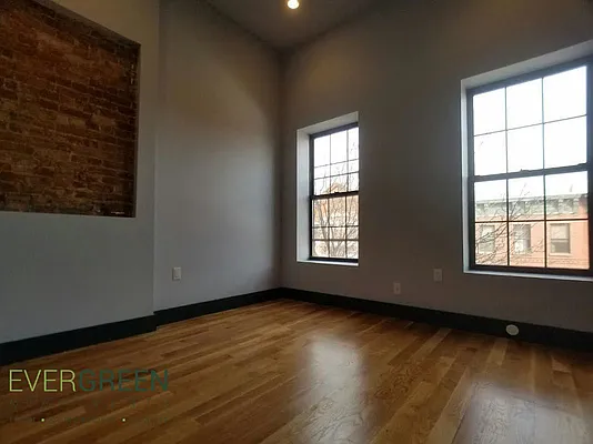 Rented by Evergreen Apartments BK | media 26