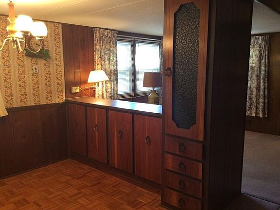 5th image of 69 Maplewood Dr