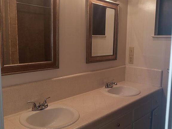 3rd image of 3522 W Iris Ave