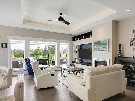 4th image of 853 Country Club Dr