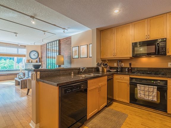5th image of 850 Beech St Unit 416