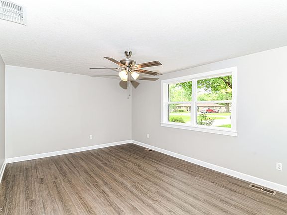 3rd image of 12029 Meadow Ln