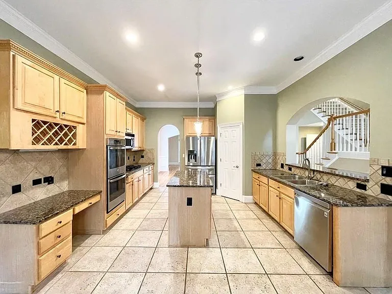 455 Wembley Cir — Photo 11