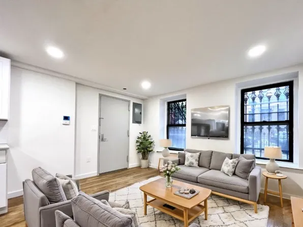 827 Putnam Avenue image 1 of 9