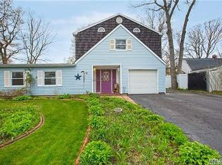 19 Hillberry Ln, Holbrook, NY 11741
