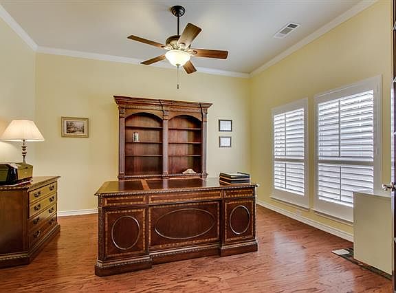 3rd image of 3408 Sherwood Ln