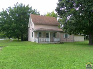 326 S 6th St, Burlington, KS 66839