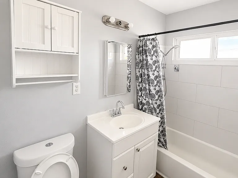 Chanteclaire Apartments — Photo 7