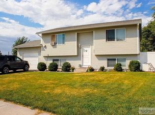 1005 Surrey Ln, Blackfoot, ID 83221