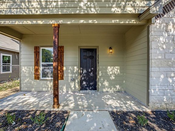 4th image of 2509 S Ayers Ave