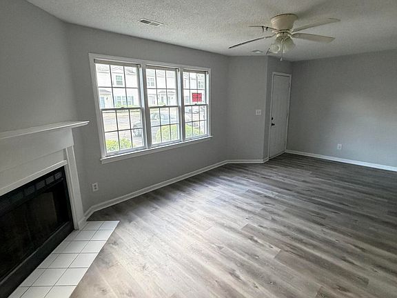 3rd image of 3803 Sterling Pointe Dr