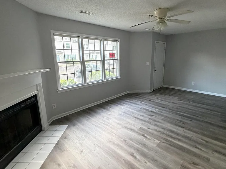 3803 Sterling Pointe Dr — Photo 3