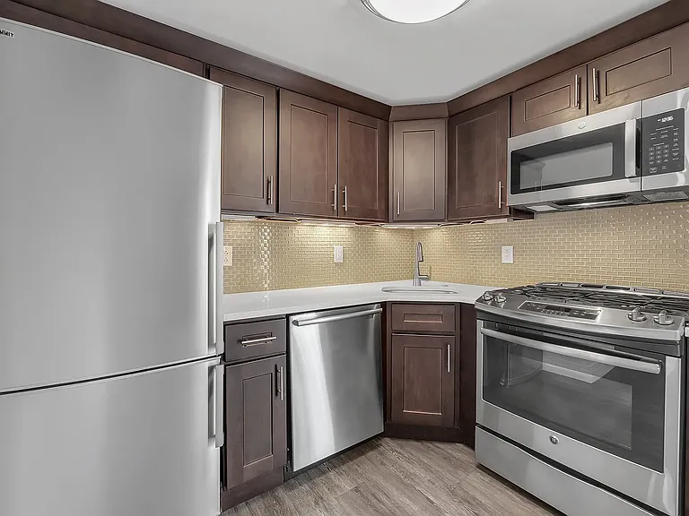 354 E 91st St #1401 — Photo 6