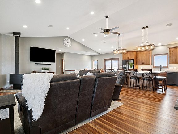 5th image of 1009 Bremer Rd