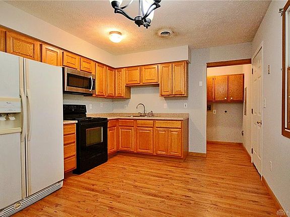 5th image of 319 Dorothy Ln