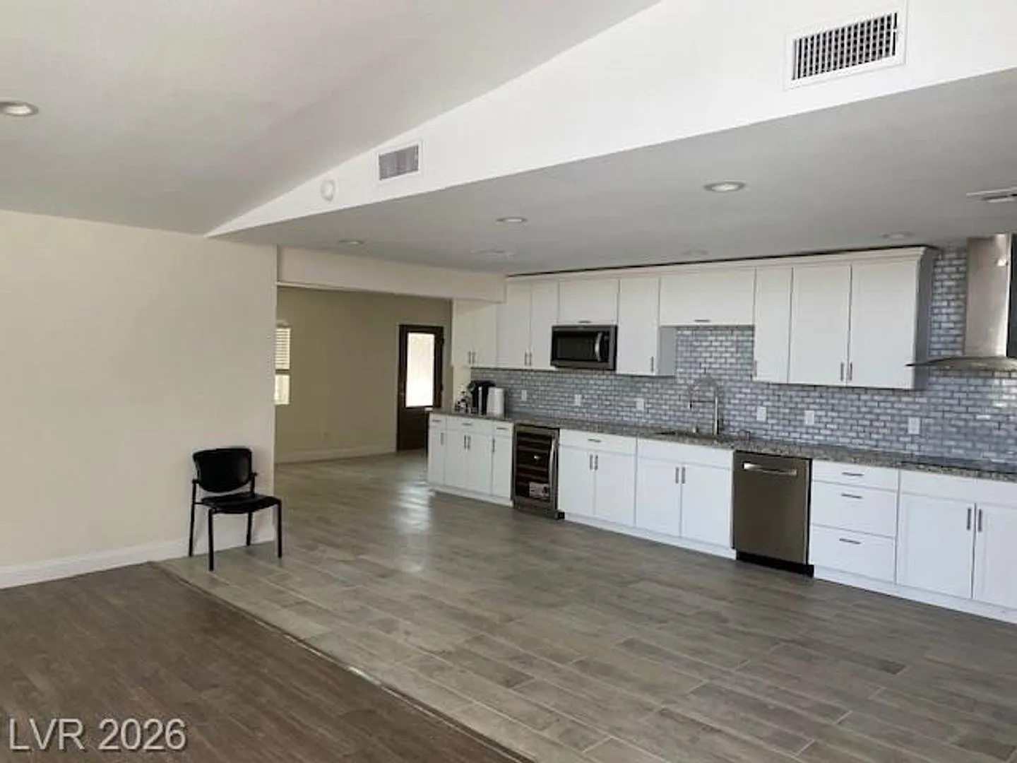 2047 Westwind Rd — Photo 4