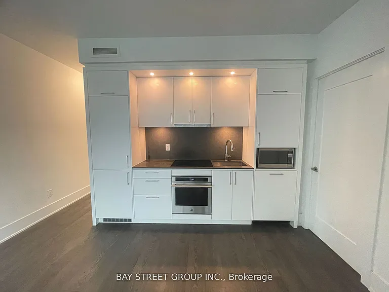 470 Front St W #1010 — Photo 3