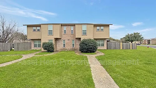 1811 Woodsman Dr #C Photo 1
