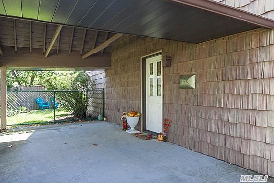 3rd image of 34 Crown Ln